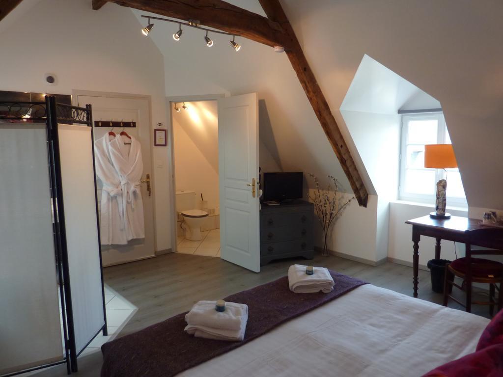 Maison D'Hotes Les Belles De Mai Pontorson Rum bild